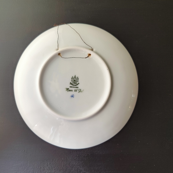 7 in | 1966 Bing & Grondahl Christmas 🌲plate by Henry Theander - Picture 8 of 11